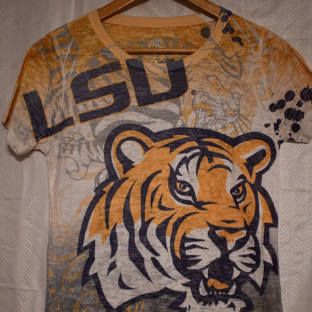 Size XL Step Ahead Brand LSU fitted t-shirt